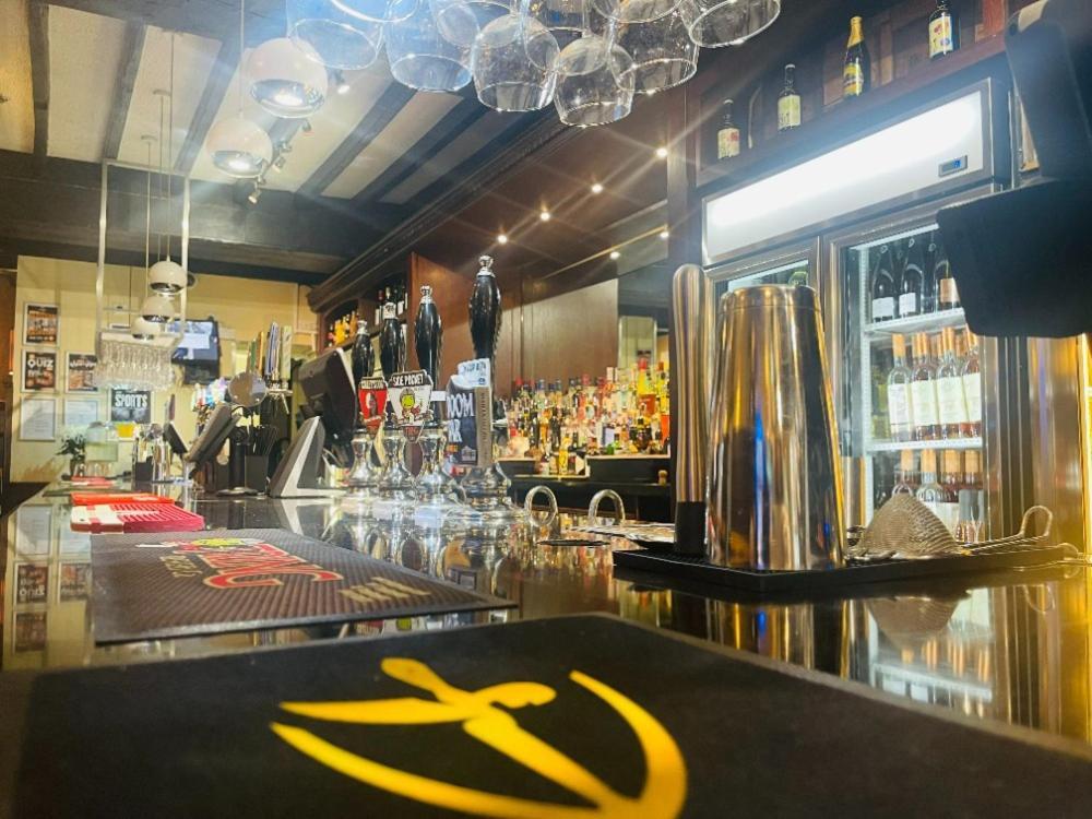 איילסברי The Bell Hotel Aylesbury מראה חיצוני תמונה